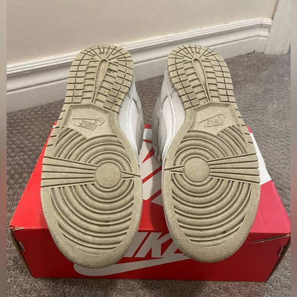 Nike Dunk Low Women’s White/Photon Dust - Picture 5 of 8